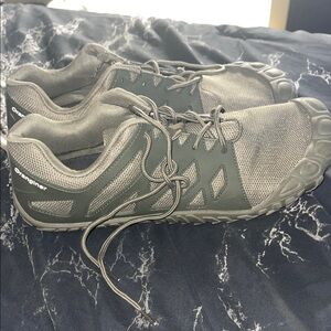 Men's Oranginer size 11.5 green